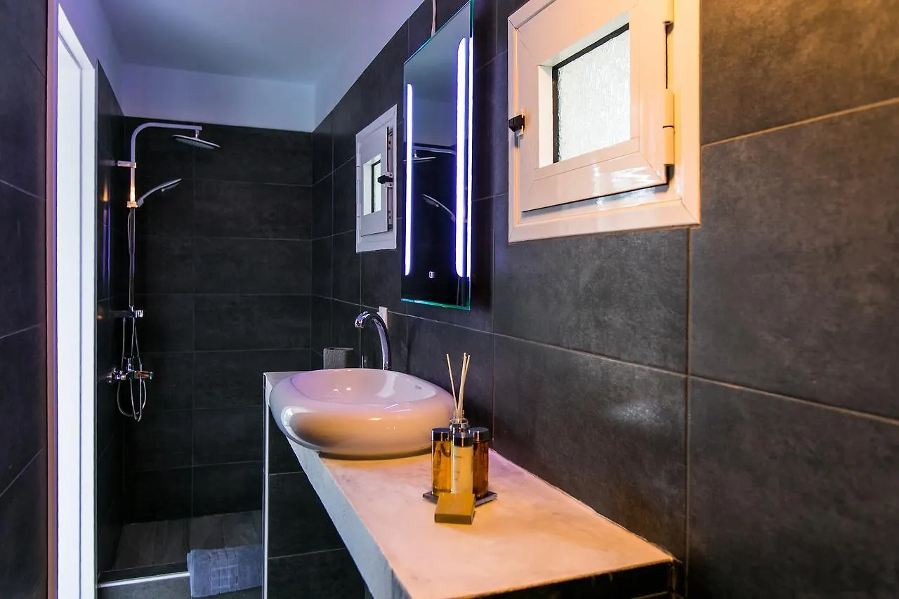 Hestia Beachfront Villa Polychrono